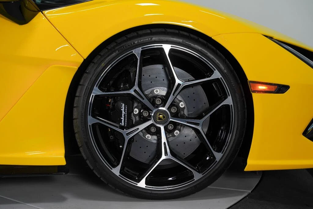 2024 Lamborghini Revuelto - Image 28 of 31
