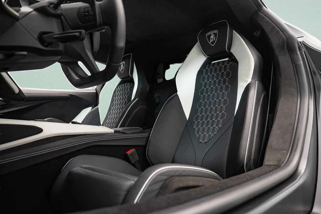 2024 Lamborghini Revuelto - Image 9 of 18