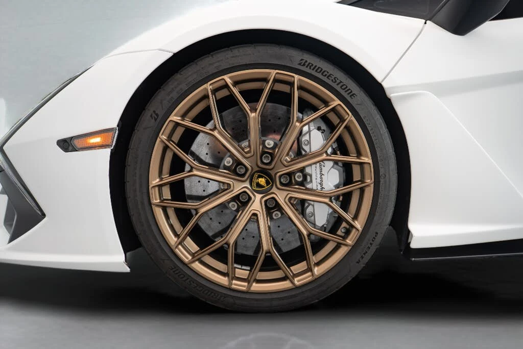 2024 Lamborghini Revuelto - Image 16 of 18