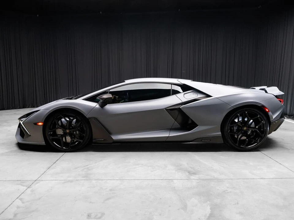 2024 Lamborghini Revuelto - Image 17 of 31