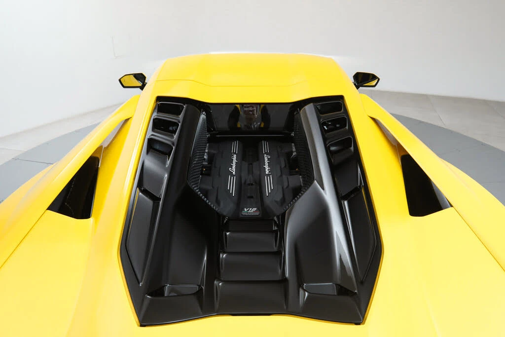 2024 Lamborghini Revuelto - Image 15 of 31