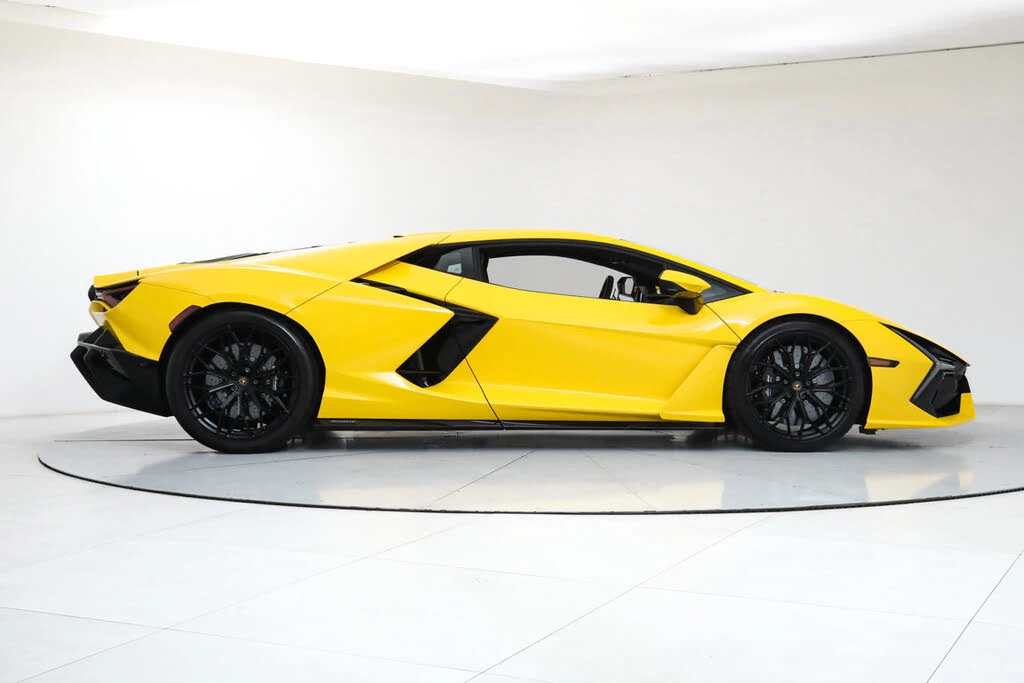 2024 Lamborghini Revuelto - Image 8 of 31