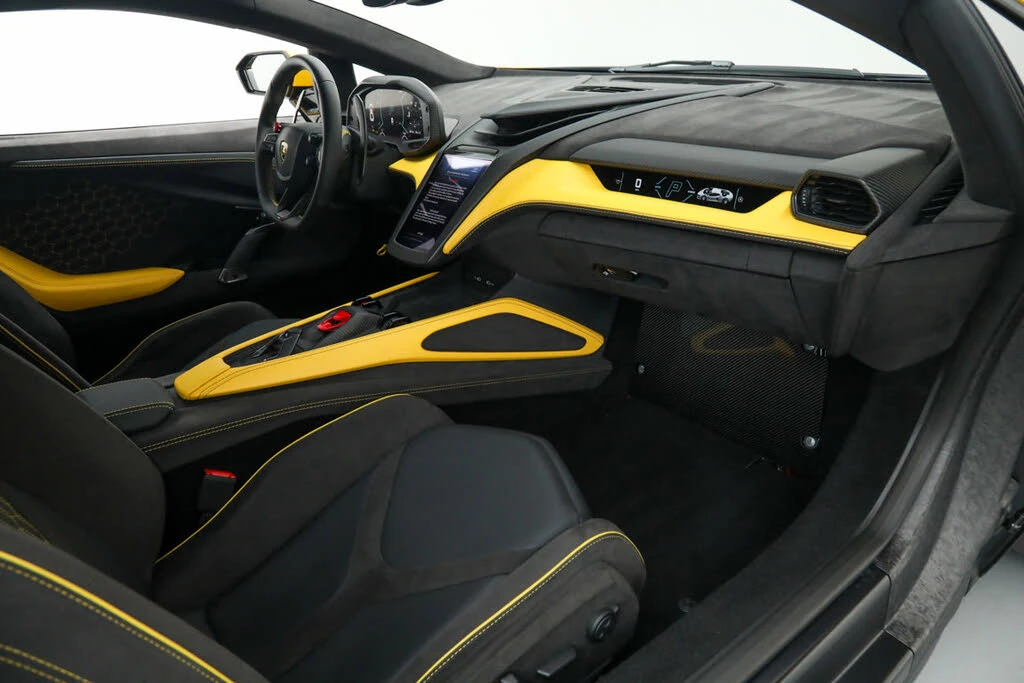 2024 Lamborghini Revuelto - Image 20 of 31