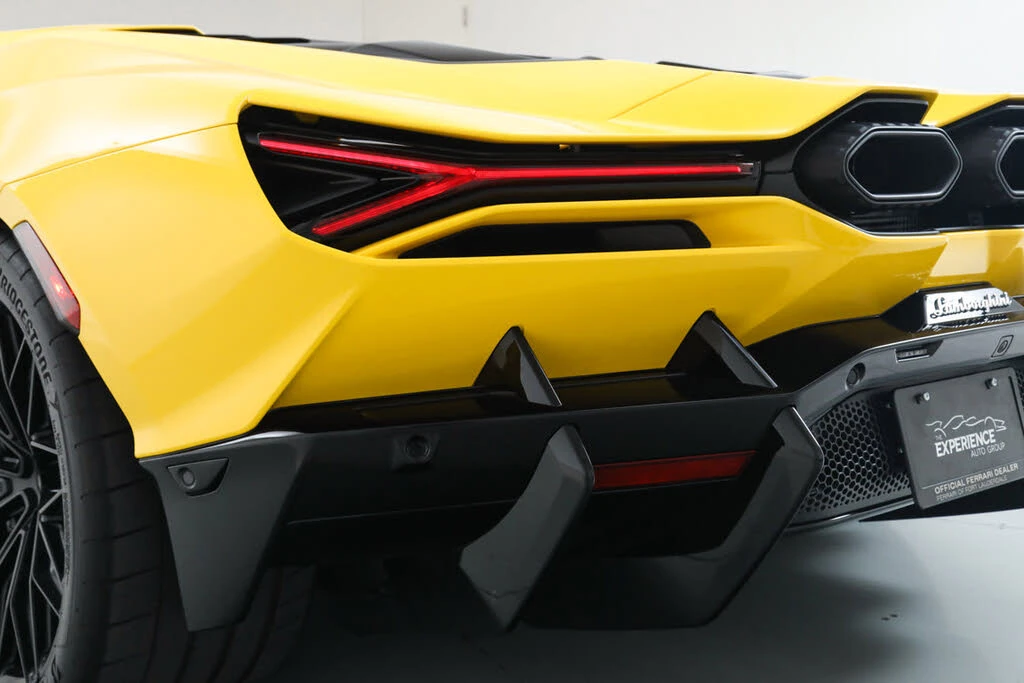 2024 Lamborghini Revuelto - Image 16 of 31