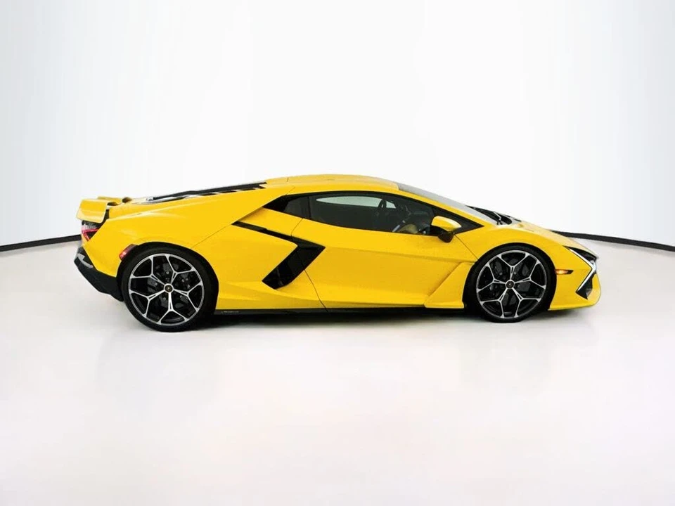 2024 Lamborghini Revuelto - Image 4 of 31