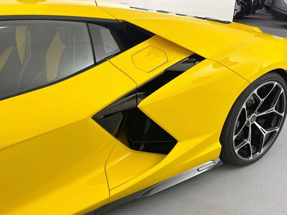 2024 Lamborghini Revuelto - Image 26 of 31