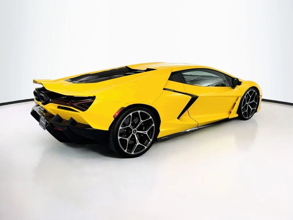 2024 Lamborghini Revuelto - Image 5 of 31