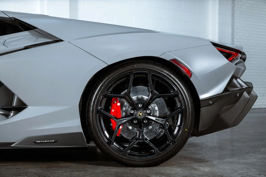 2024 Lamborghini Revuelto - Image 22 of 31