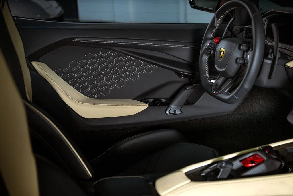 2024 Lamborghini Revuelto - Image 27 of 31