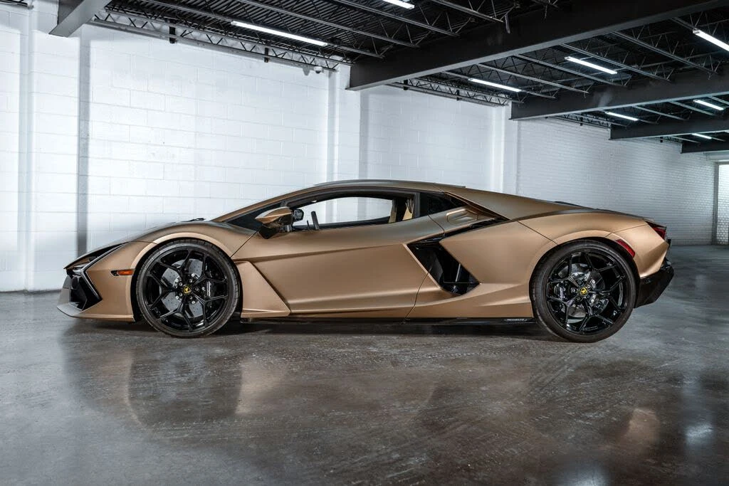 2024 Lamborghini Revuelto - Image 15 of 31