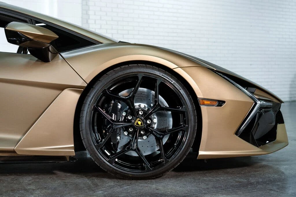 2024 Lamborghini Revuelto - Image 21 of 31