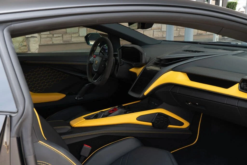 2024 Lamborghini Revuelto - Image 25 of 31