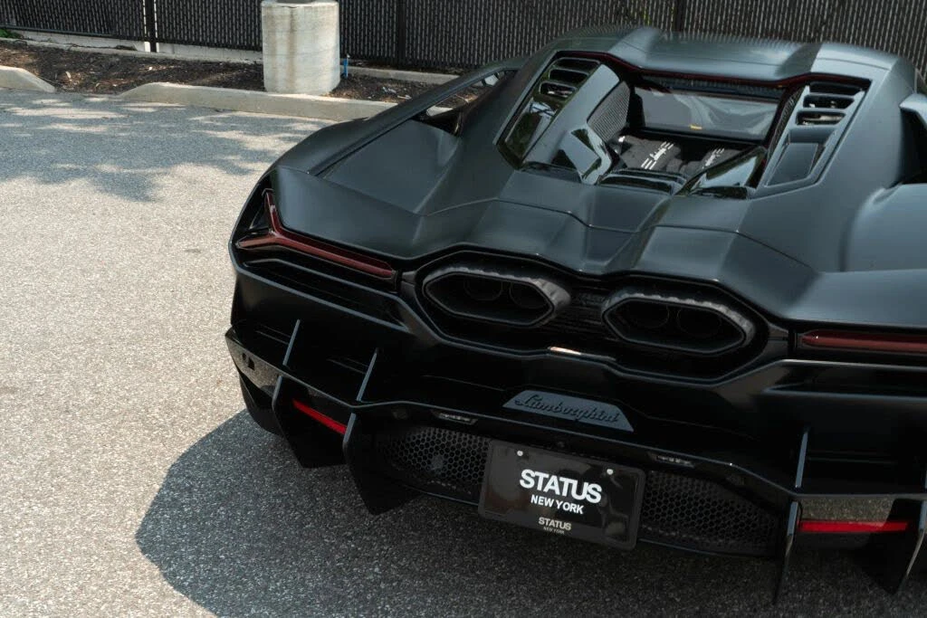 2024 Lamborghini Revuelto - Image 12 of 31