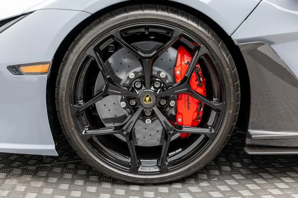 2024 Lamborghini Revuelto - Image 8 of 31