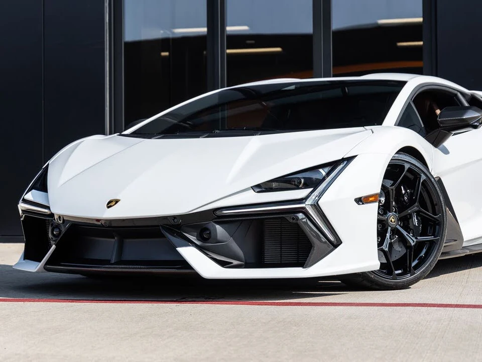 2024 Lamborghini Revuelto - Image 4 of 31