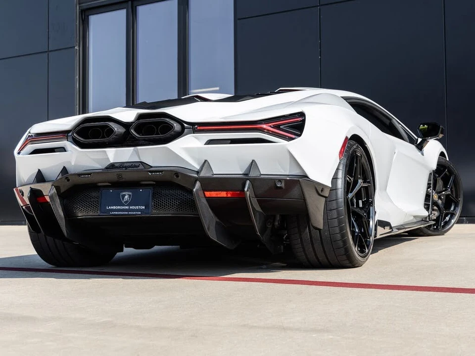 2024 Lamborghini Revuelto - Image 9 of 31
