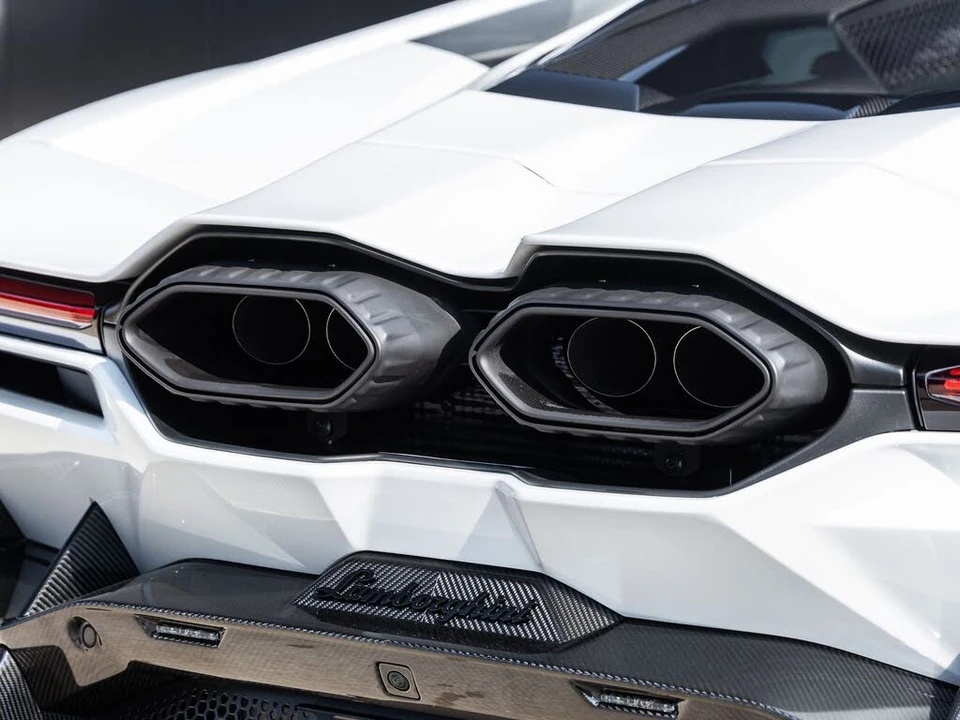 2024 Lamborghini Revuelto - Image 14 of 31