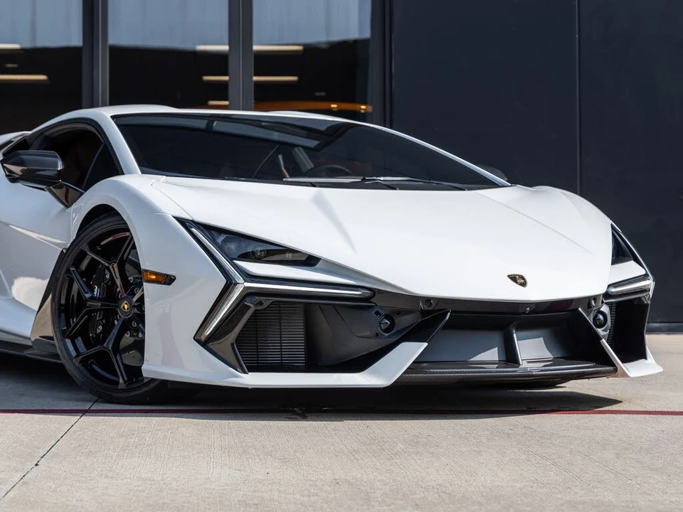2024 Lamborghini Revuelto - Image 6 of 31