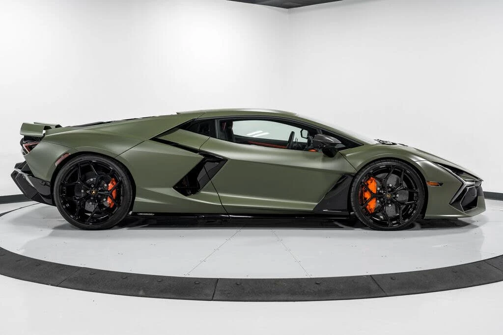 2024 Lamborghini Revuelto - Image 2 of 31