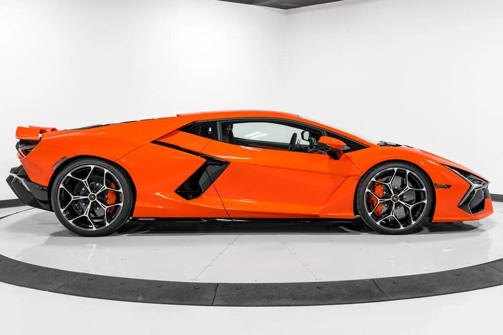 2024 Lamborghini Revuelto - Image 2 of 31