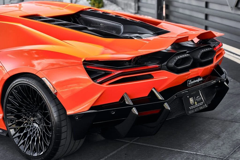 2024 Lamborghini Revuelto - Image 11 of 31