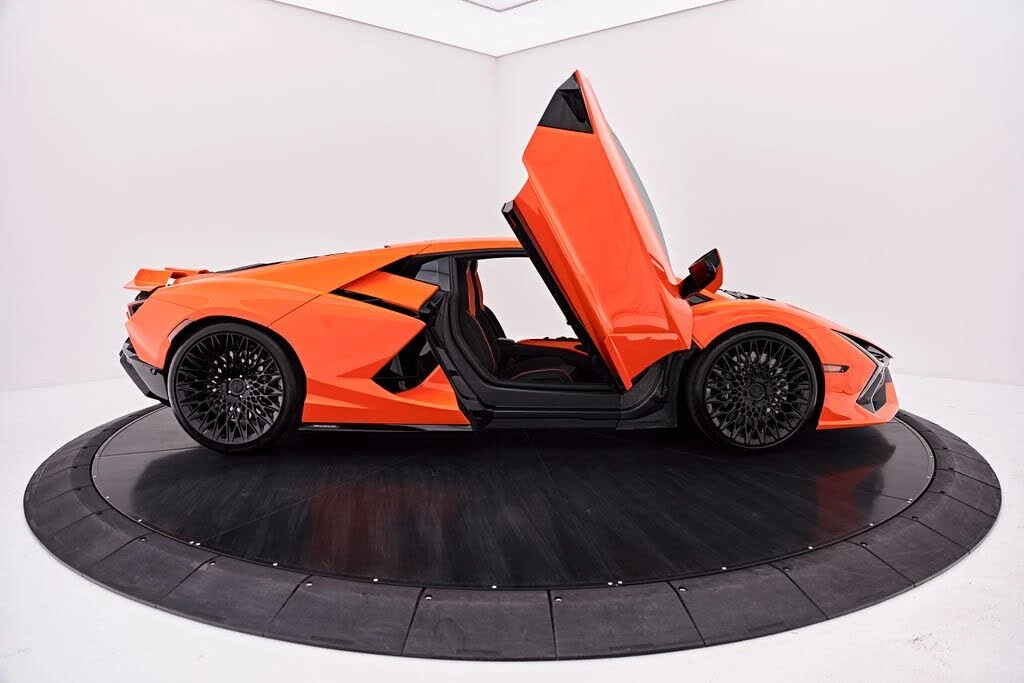 2024 Lamborghini Revuelto - Image 25 of 31