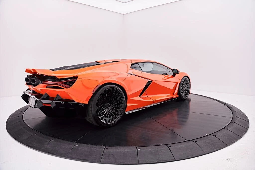 2024 Lamborghini Revuelto - Image 16 of 31