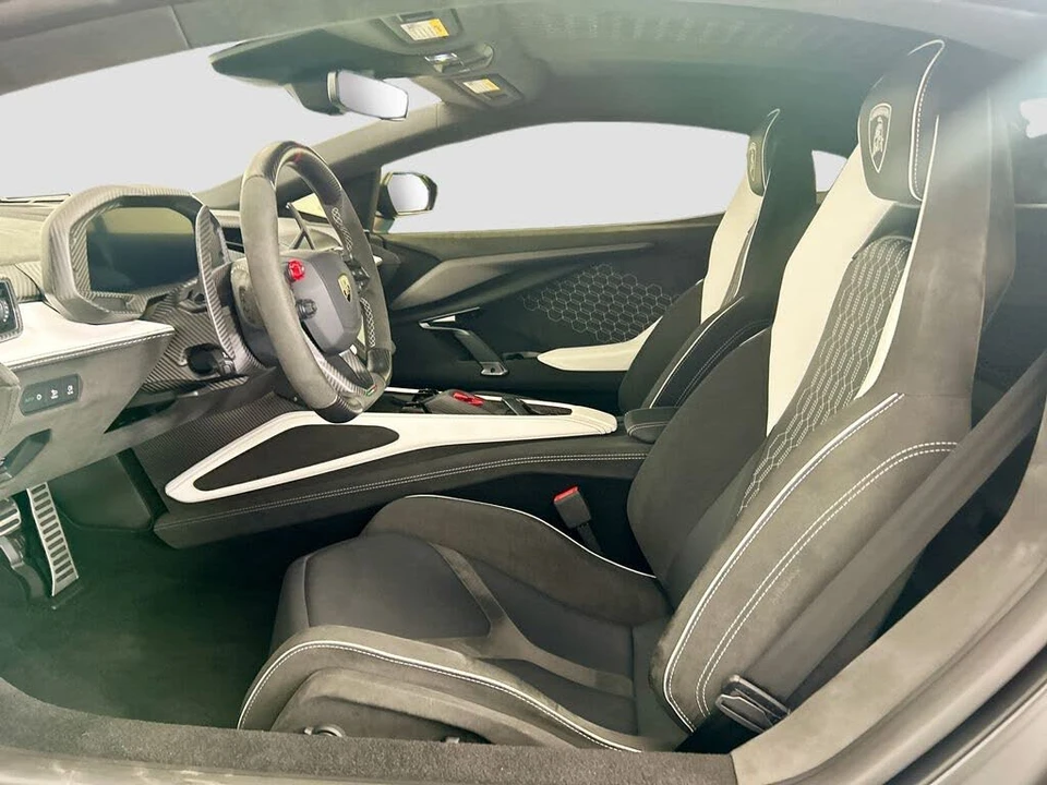 2024 Lamborghini Revuelto - Image 17 of 29
