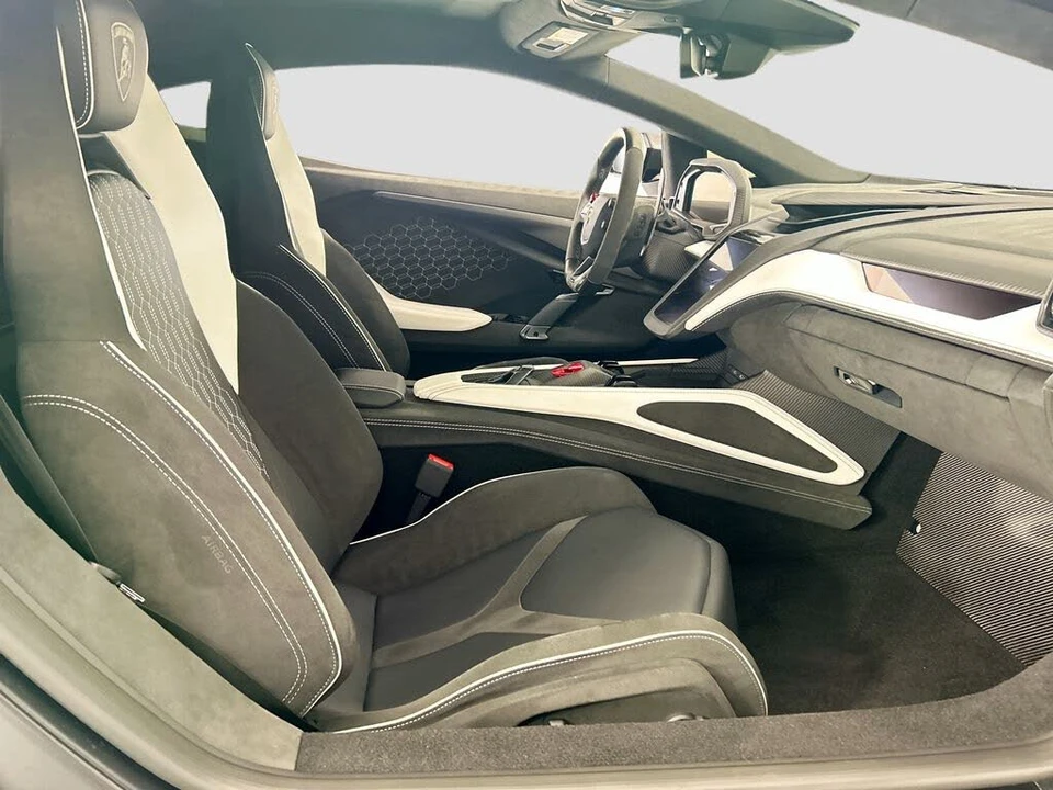 2024 Lamborghini Revuelto - Image 18 of 29