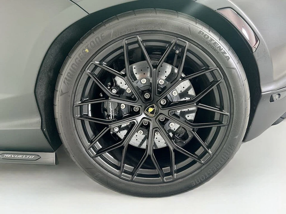 2024 Lamborghini Revuelto - Image 25 of 29