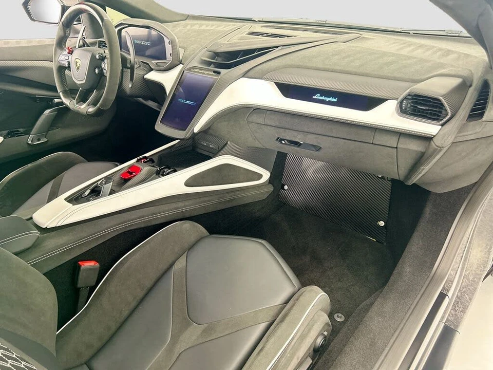 2024 Lamborghini Revuelto - Image 15 of 29