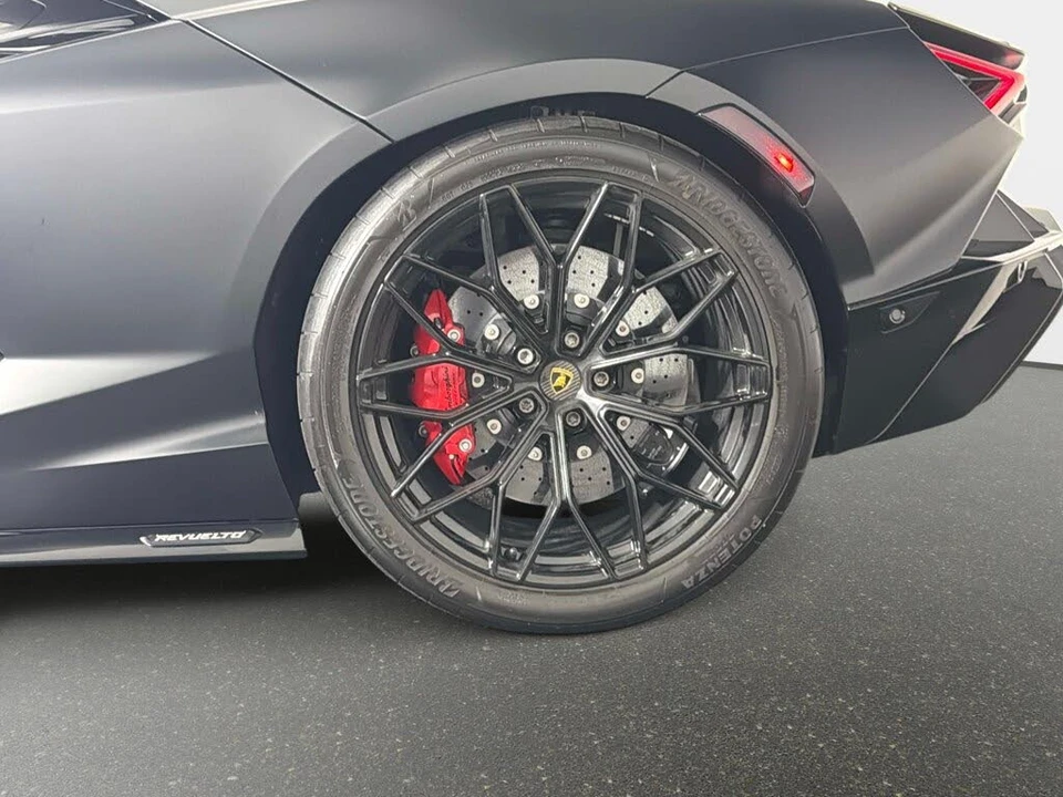 2024 Lamborghini Revuelto - Image 14 of 31