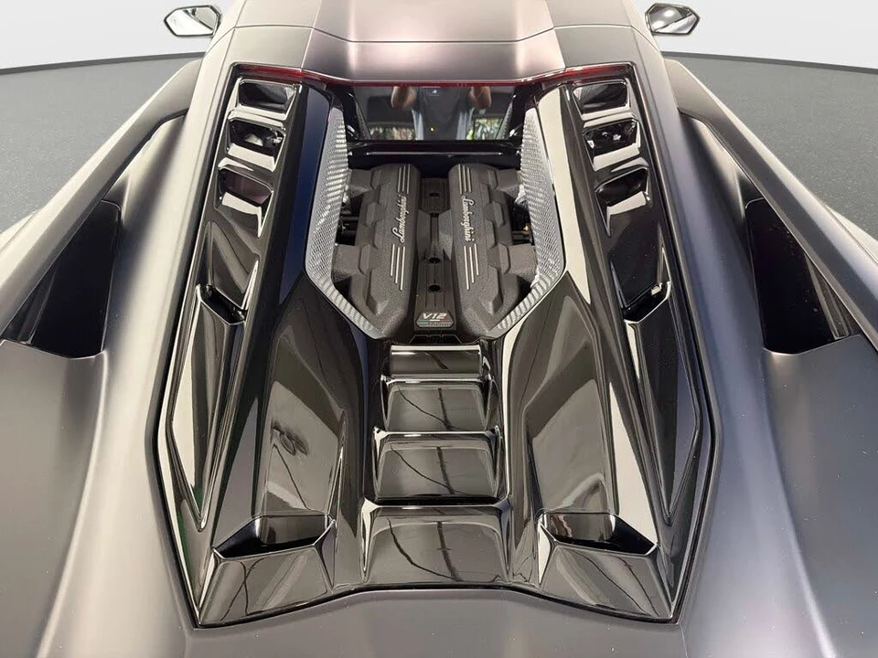 2024 Lamborghini Revuelto - Image 27 of 31