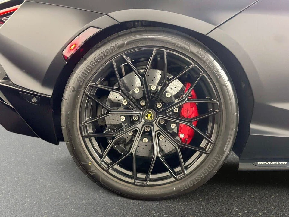2024 Lamborghini Revuelto - Image 19 of 31
