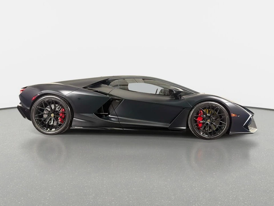 2024 Lamborghini Revuelto - Image 2 of 31