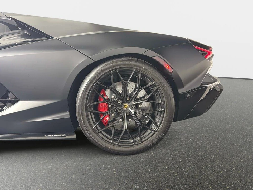 2024 Lamborghini Revuelto - Image 15 of 31