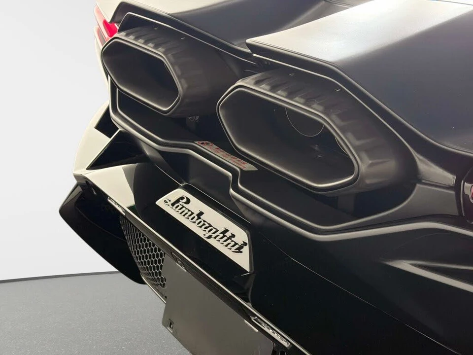 2024 Lamborghini Revuelto - Image 18 of 31