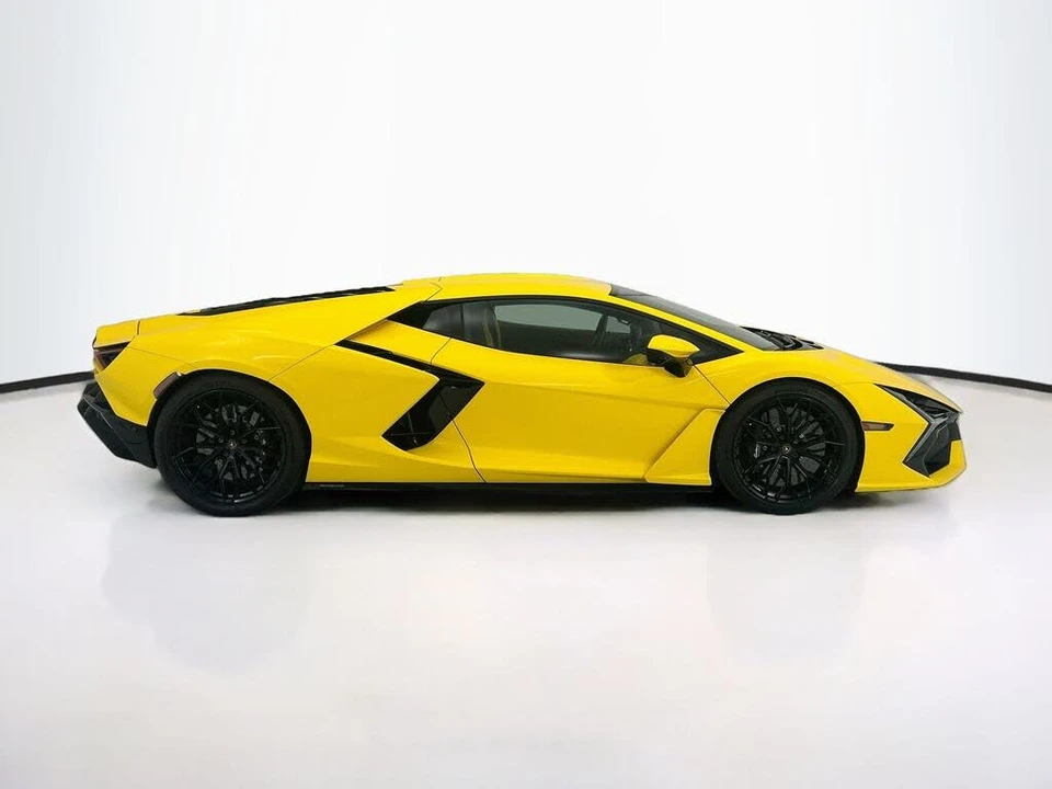 2024 Lamborghini Revuelto - Image 4 of 31