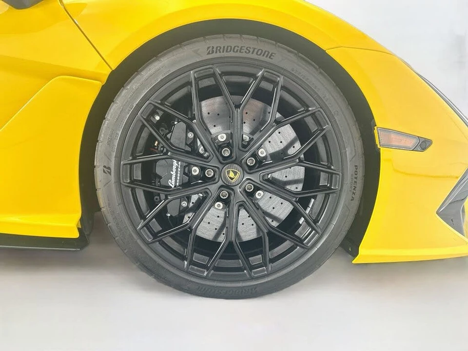 2024 Lamborghini Revuelto - Image 28 of 31