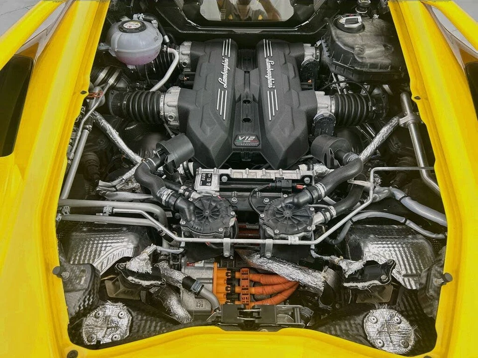 2024 Lamborghini Revuelto - Image 25 of 31