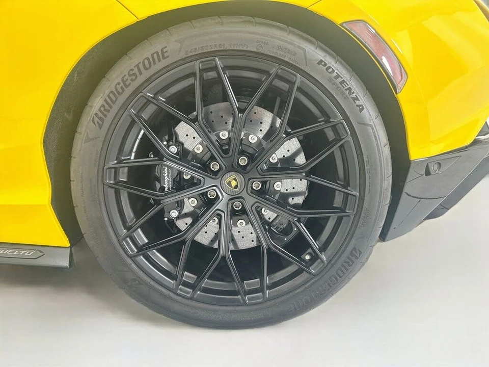 2024 Lamborghini Revuelto - Image 27 of 31