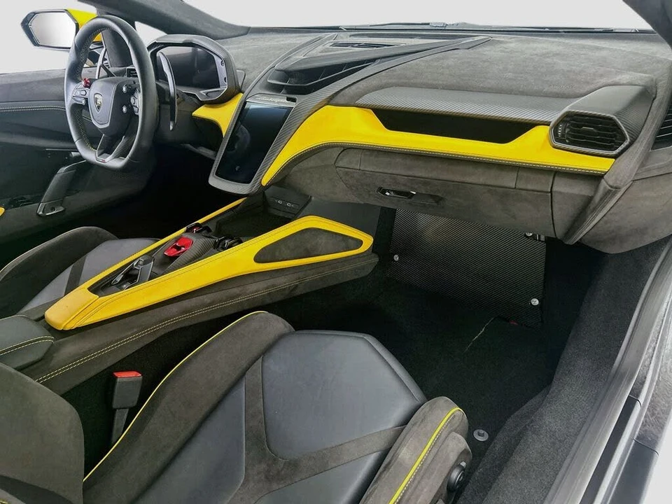2024 Lamborghini Revuelto - Image 17 of 31