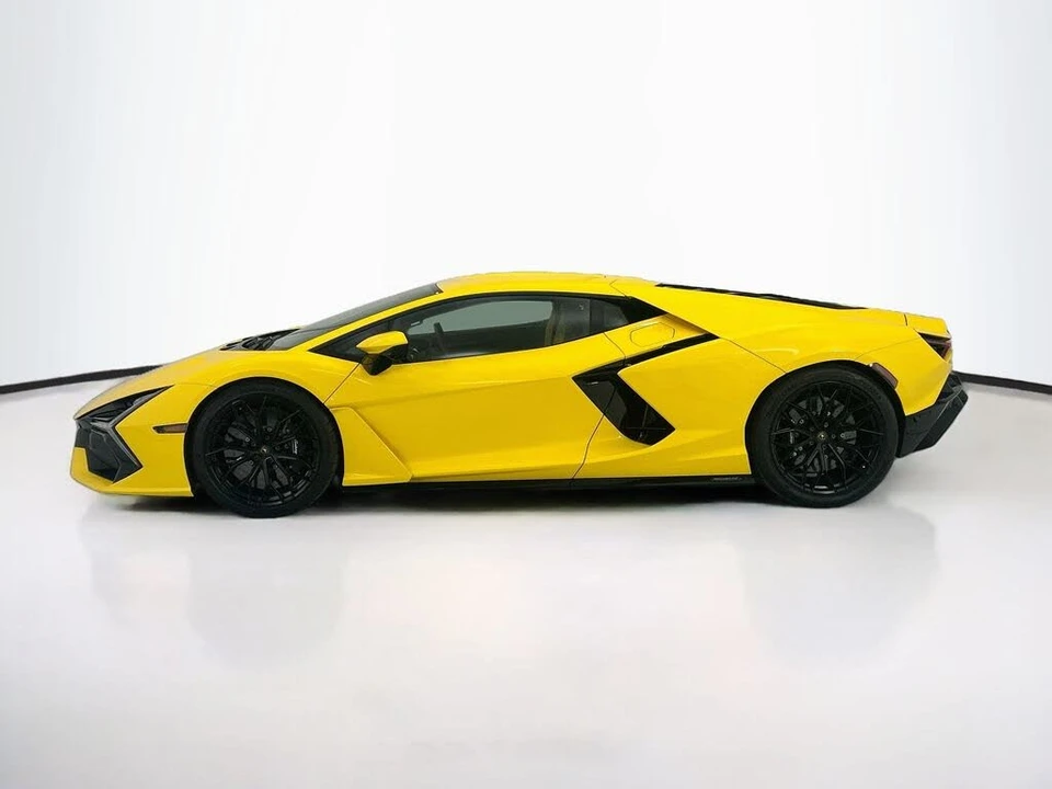 2024 Lamborghini Revuelto - Image 8 of 31