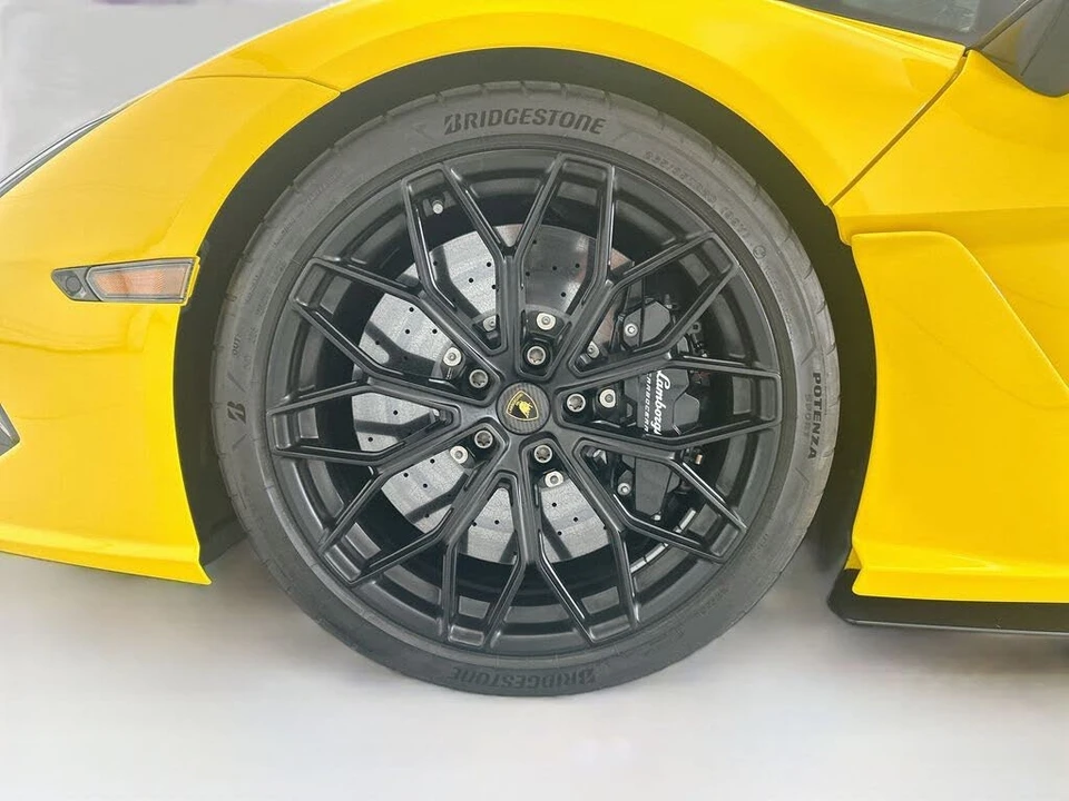 2024 Lamborghini Revuelto - Image 26 of 31