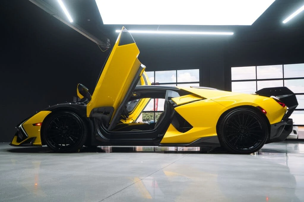 2024 Lamborghini Revuelto - Image 27 of 31
