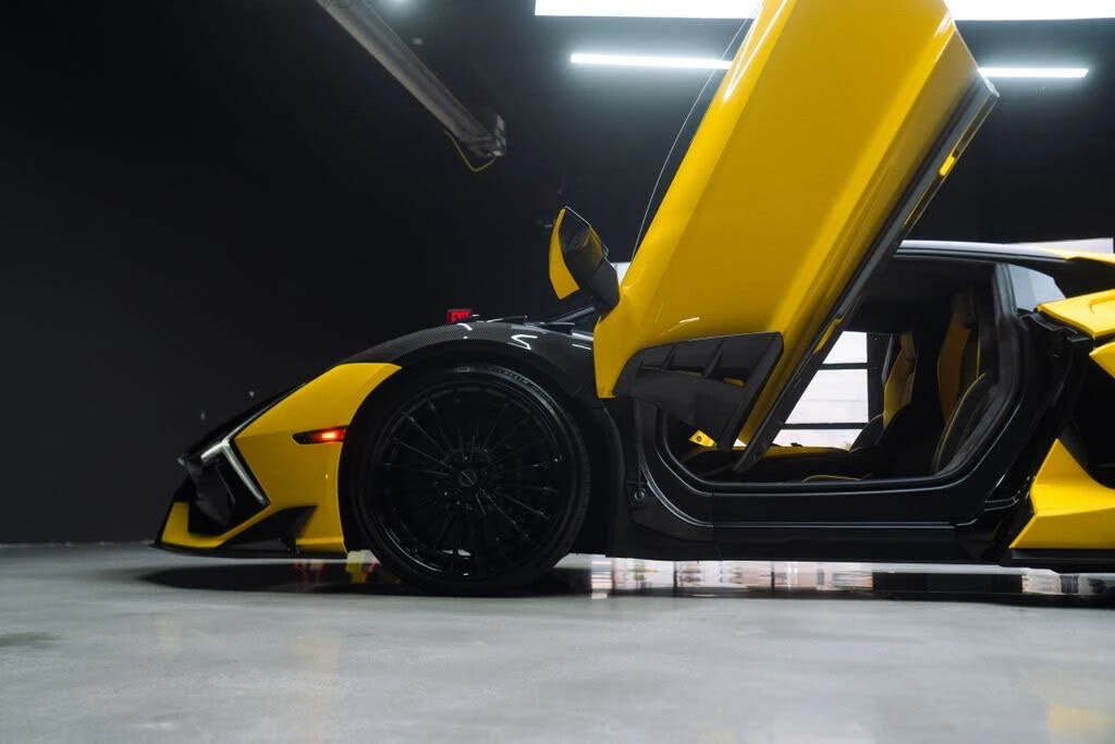 2024 Lamborghini Revuelto - Image 28 of 31