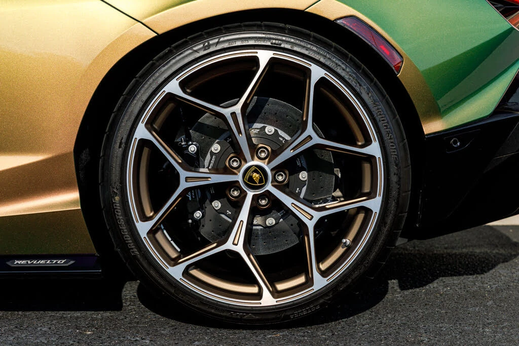 2024 Lamborghini Revuelto - Image 8 of 31