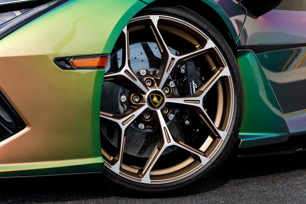2024 Lamborghini Revuelto - Image 14 of 31
