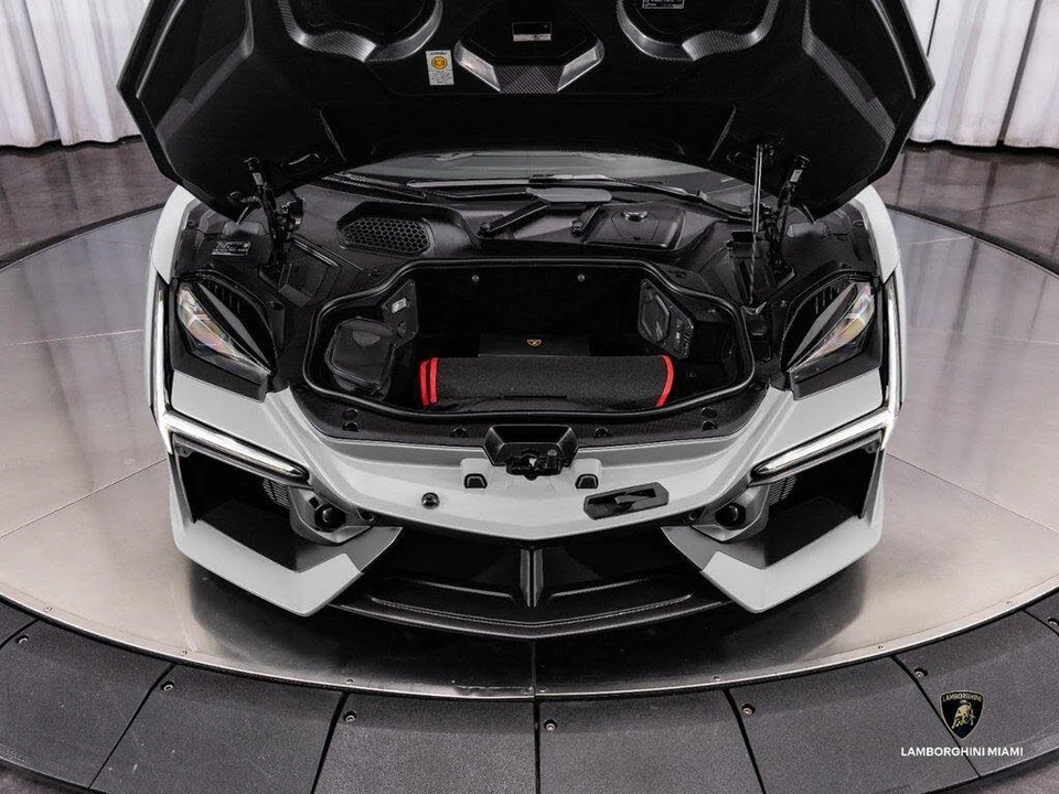 2024 Lamborghini Revuelto - Image 7 of 31