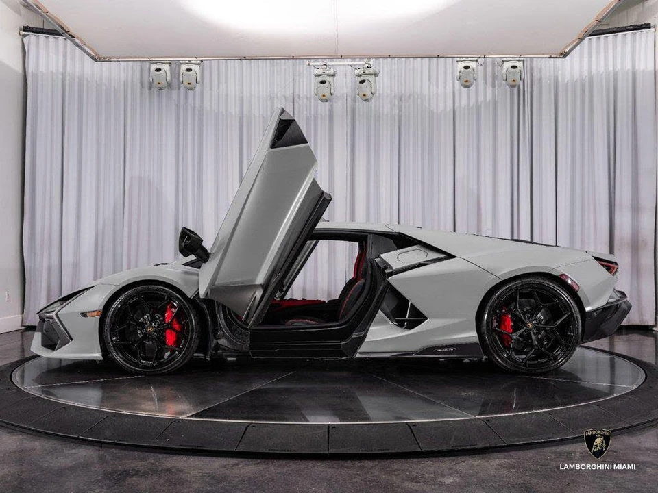2024 Lamborghini Revuelto - Image 14 of 31